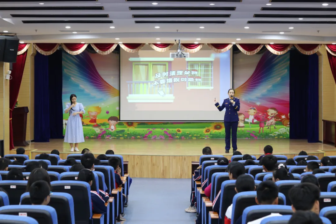 她用作品記錄這群英雄的感人瞬間，更用知識(shí)救了許多人！