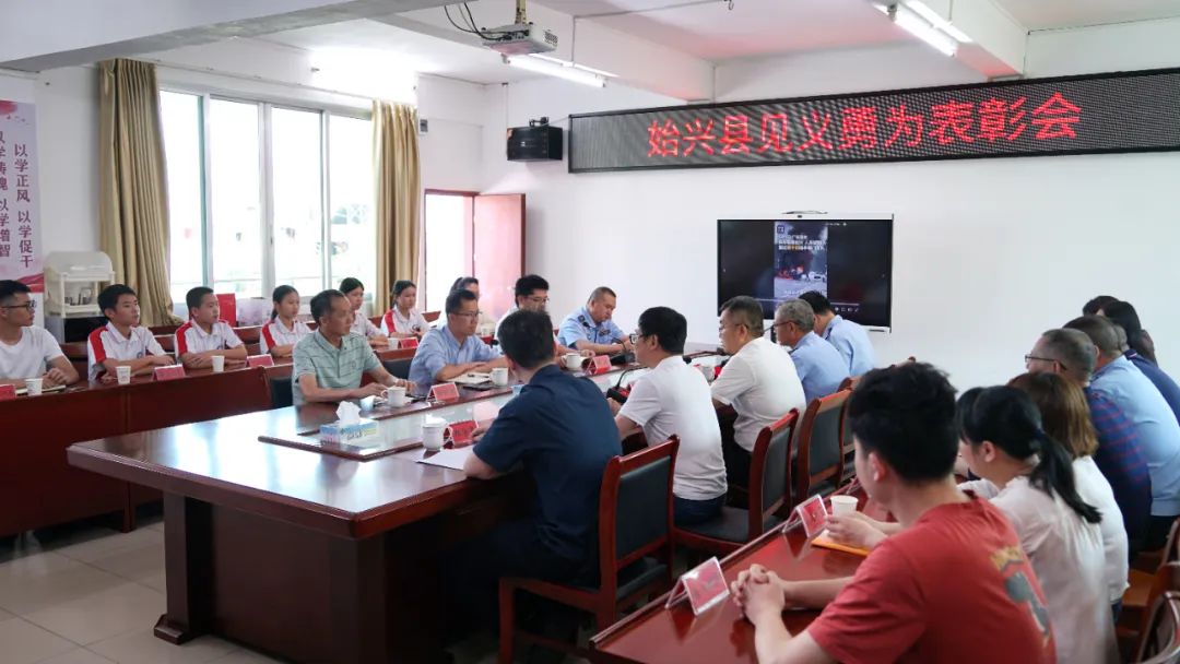 弘揚(yáng)社會正能量 火海救人鎮(zhèn)干部獲見義勇為表彰